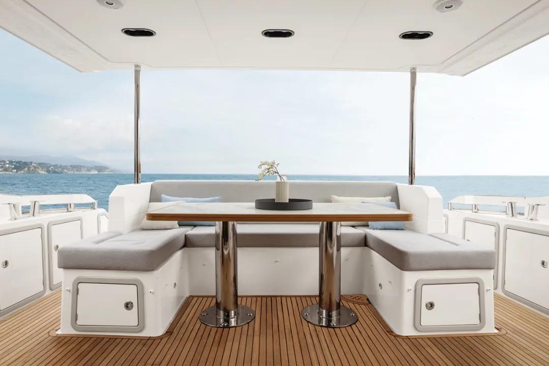 c罗欧洲杯后度假,足球巨星C罗抵达深圳