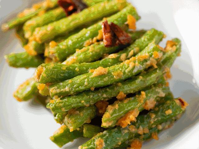 咸鸭蛋但是咸鸡蛋却很少有人吃,如何让咸鸭蛋蛋黄流油而不会咸