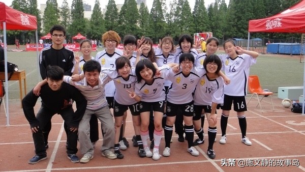 这个女生追着梦跑了二十年，终于把自己踢进了足球之梦