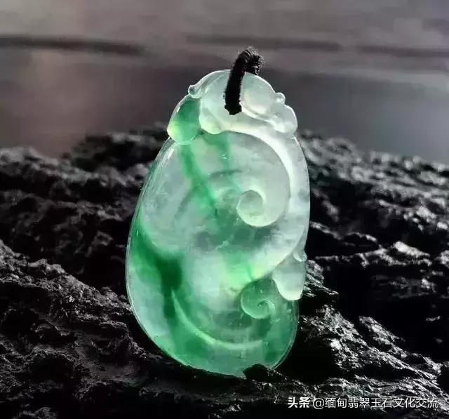 翡翠最简单的保养方法是用水泡吗,翡翠保养方法分享如何保养翡翠