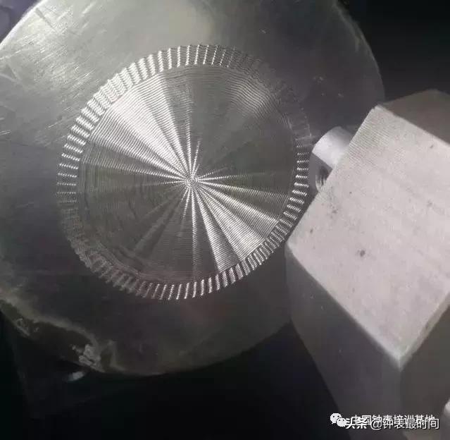 机心上的艺术：美轮美奂的打磨工艺