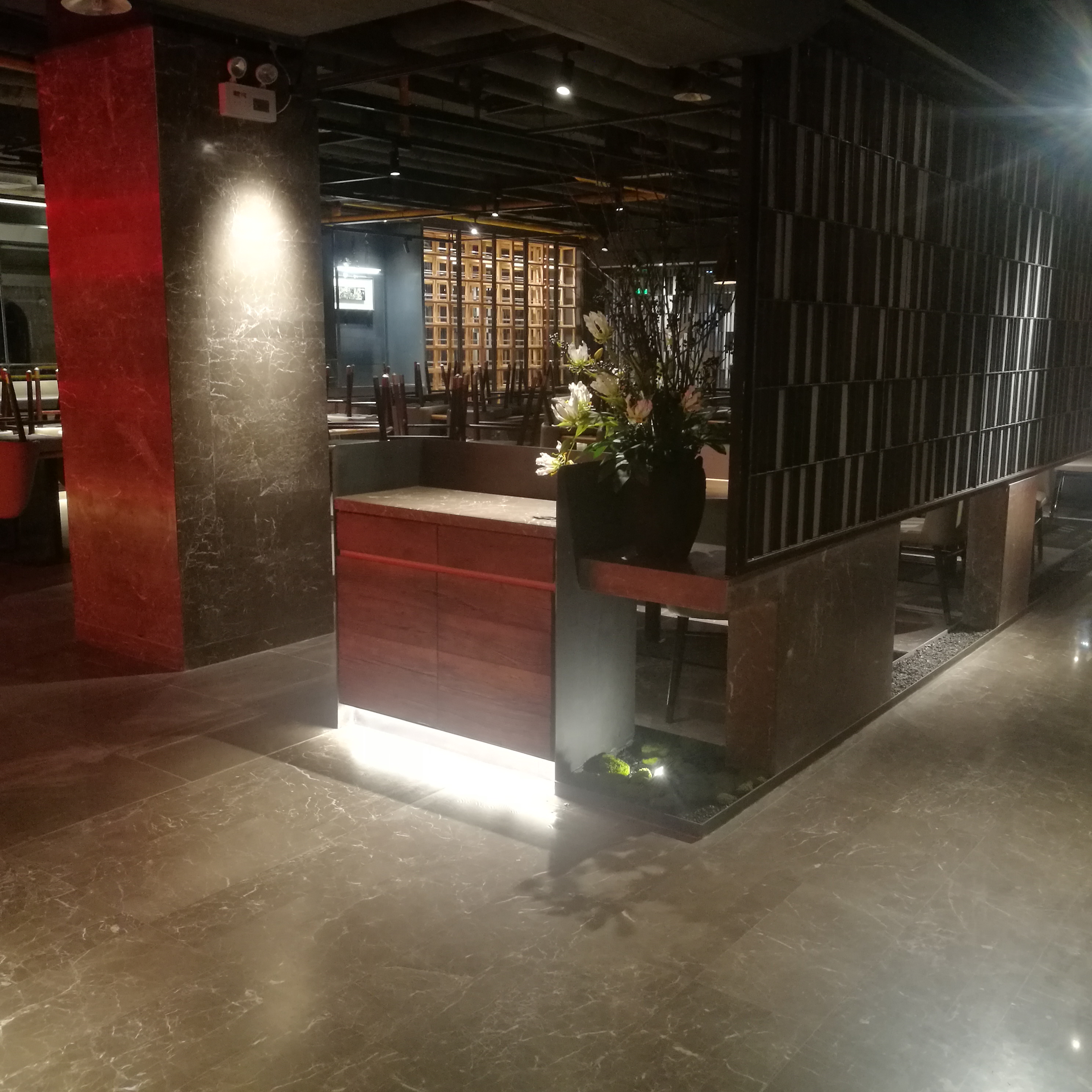 浅谈疫情对餐饮业影响,新冠疫情对于线下商铺的影响分析