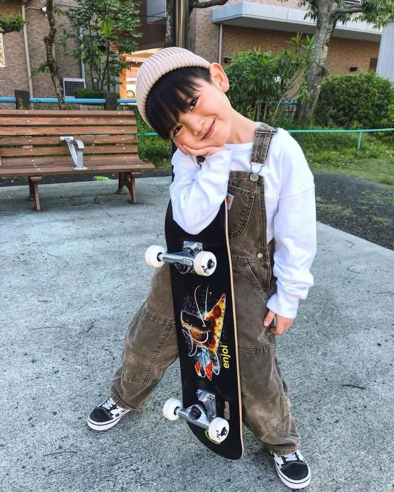 女版GD潮过陈冠希女儿？月入十万萌娃靠穿搭火爆ins