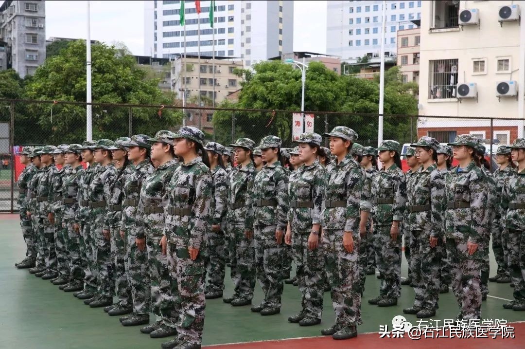 军训和教官发生的趣事,军训和教官甜蜜小事