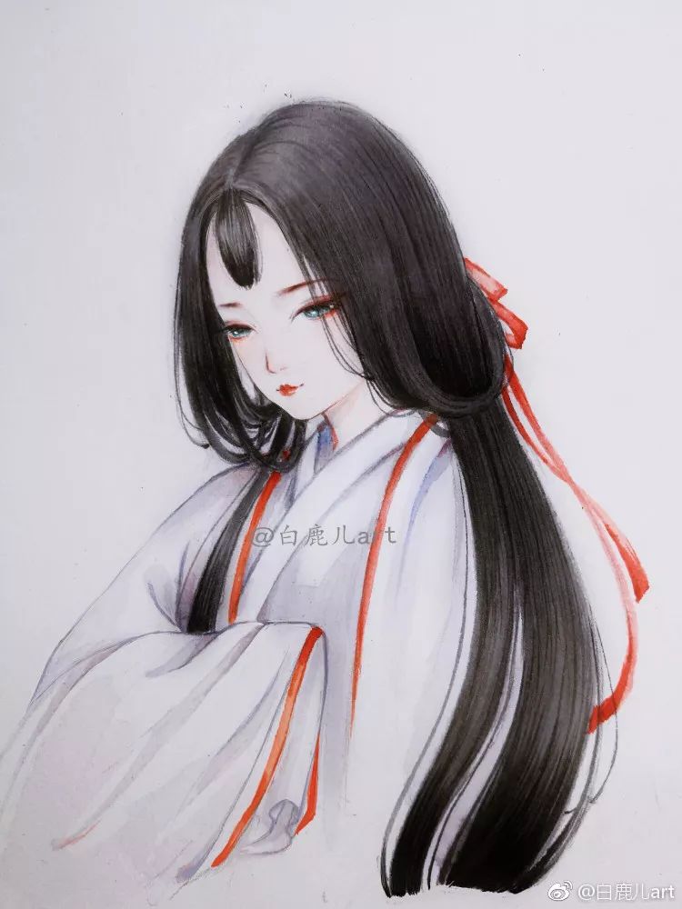 玉手青丝美女图片,一袭白衣清冷出尘的古风美人