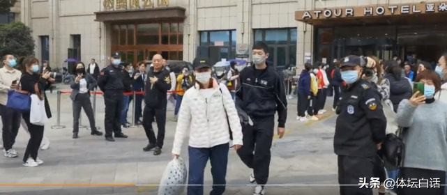 国乒樊振东军装,国乒陈梦新队服