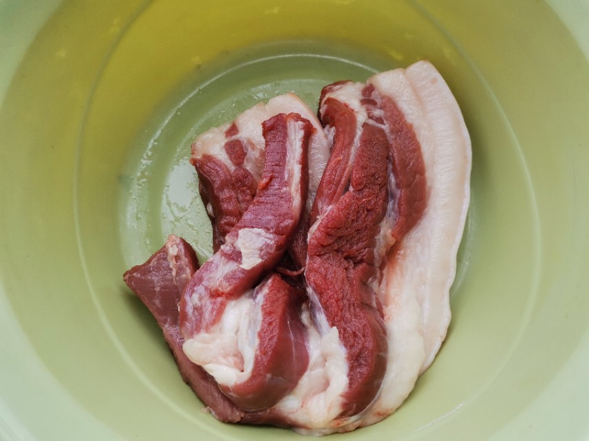 粉蒸肉五花肉怎么做,电饭锅蒸粉蒸肉的正确方法不加水