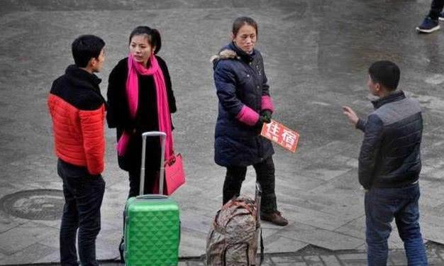 火车站遇到拉客的大妈怎么办,火车站拉客大妈骗局
