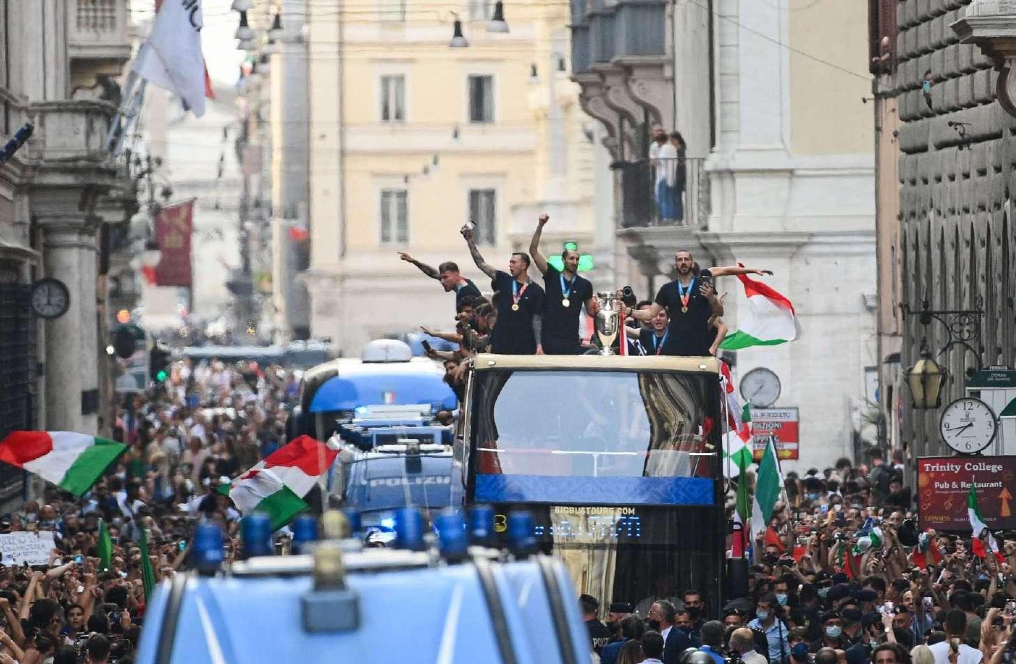 意大利带着德劳内杯回家,意大利带奖杯回罗马