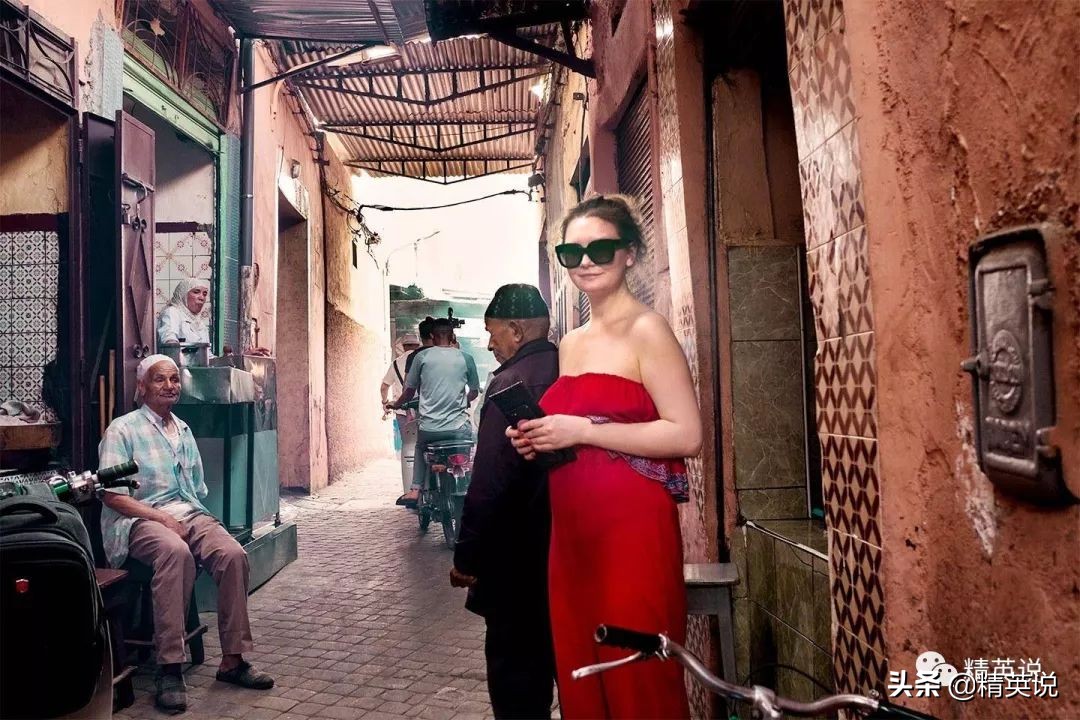 把纽约上流圈骗得团团转，轰动全球的90后假名媛获释…