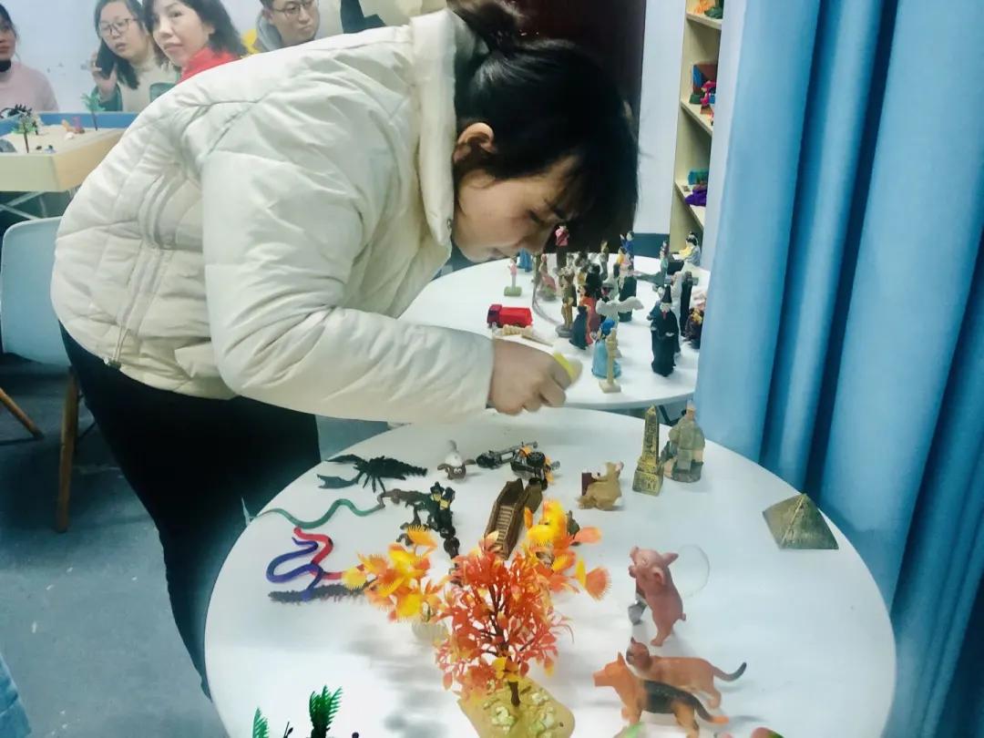 班主任团辅减压活动,沙盘团辅课堂