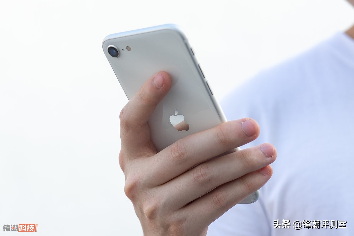 iphonese升级ios15续航怎么样,iphonese深度评测手机性价比