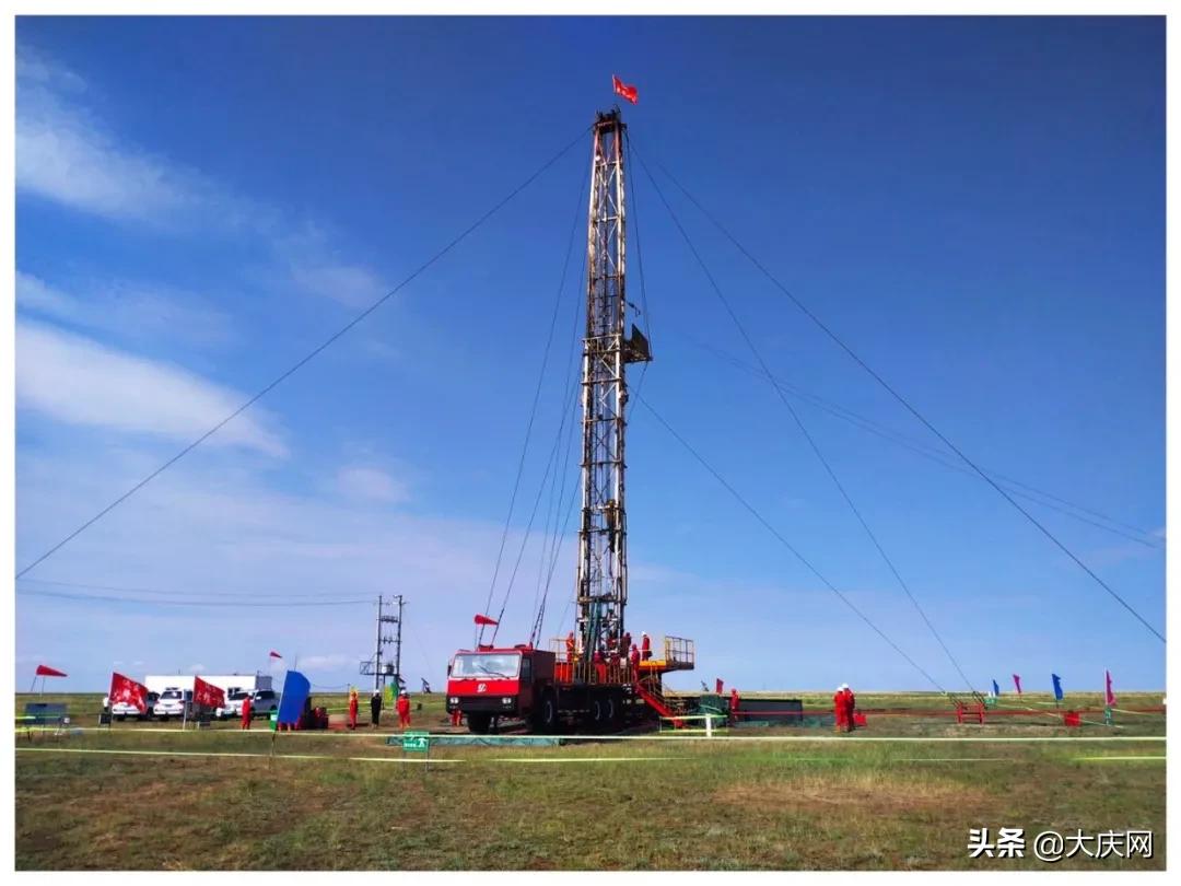 大庆油田工人工作图片,大庆油田超百吨高产井