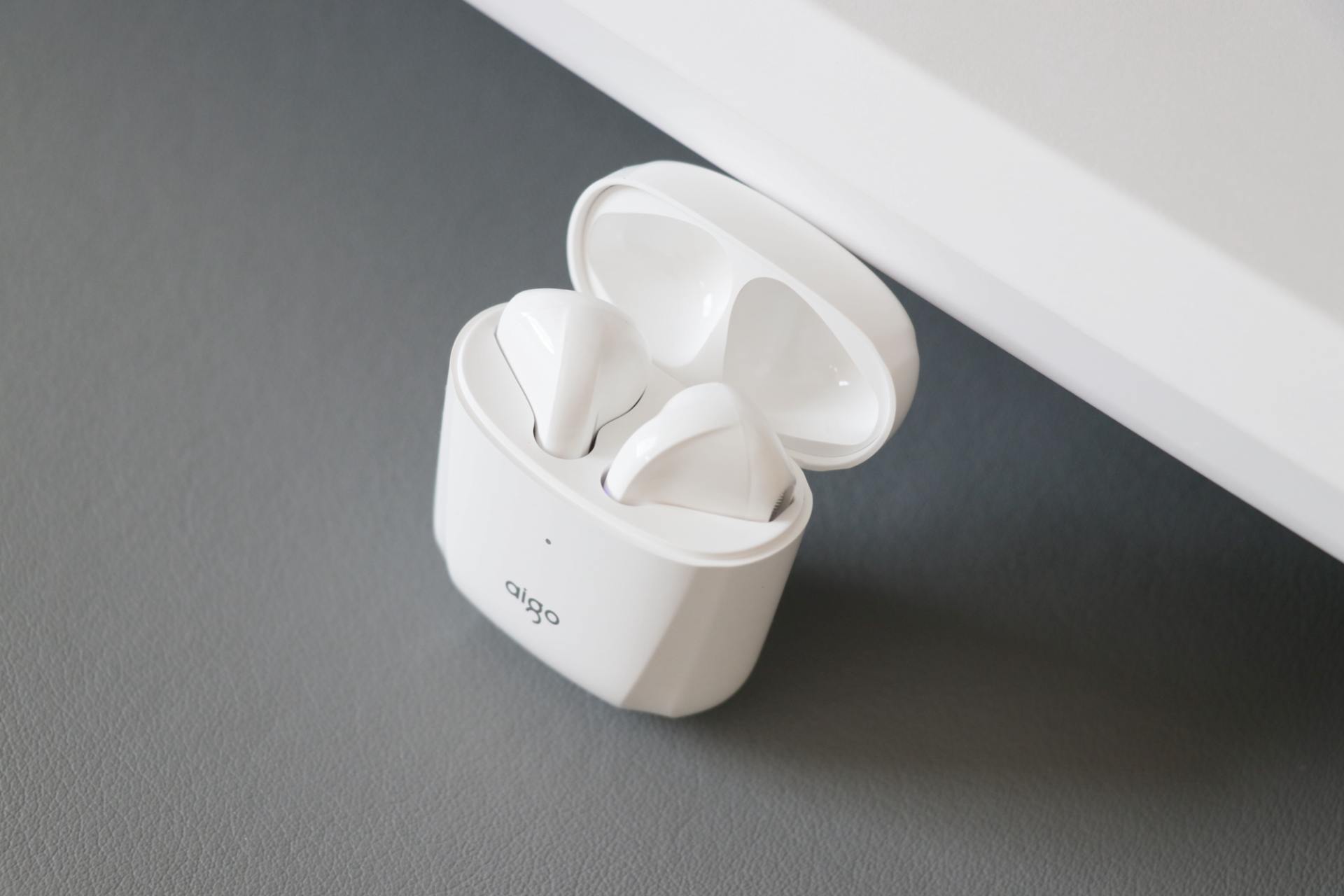 aigot23蓝牙耳机,aigo耳机t20和t30哪个好