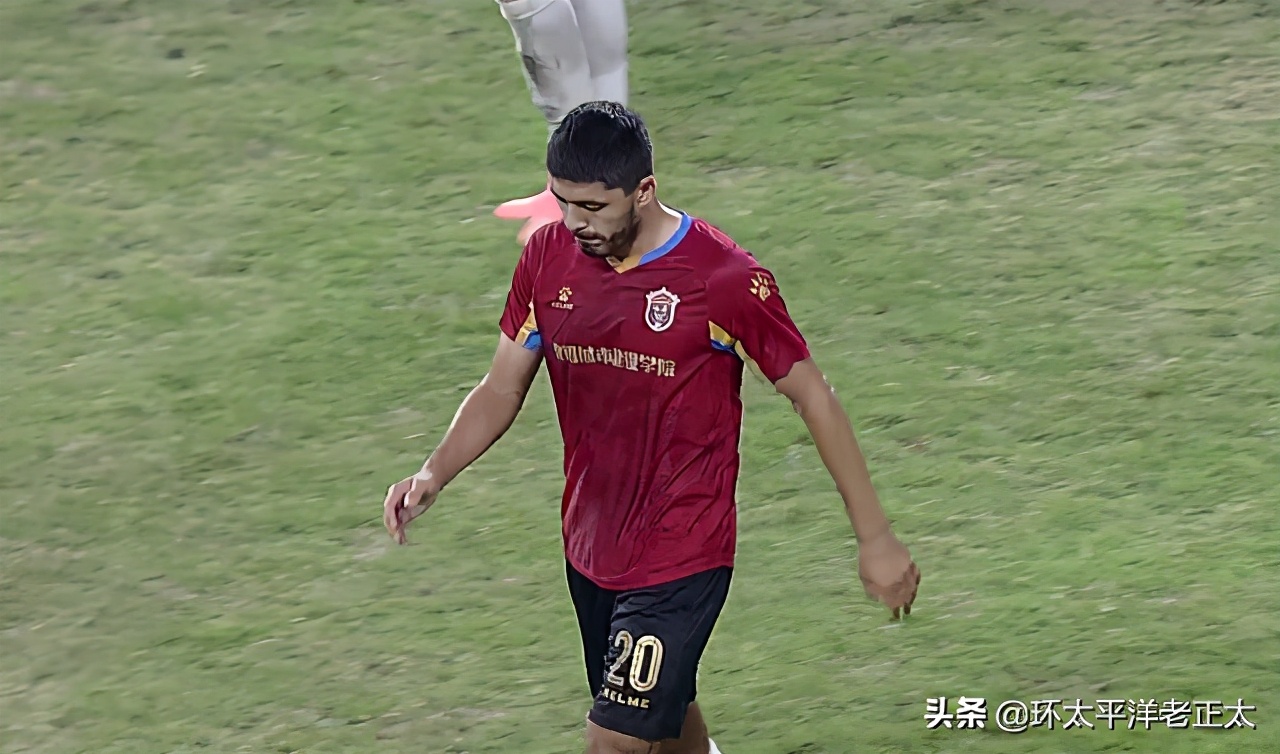 前辽足队长张野飞铲染红,辽足3-1上港被追平