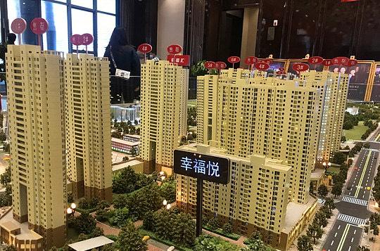 购房两年没有房产证,买房三年未交房开发商违规售房