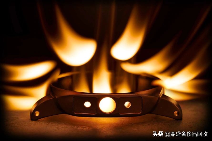 各种手表材质的优缺点,黑色手表什么材质更耐用