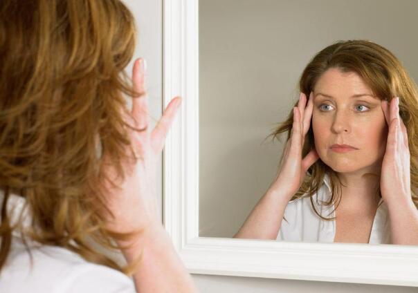 【鼻子最容易挤出这些白色的“条状物”，它到底是什么？】