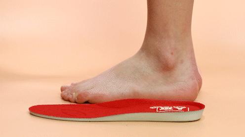 34年老牌鞋厂跟匡威正面刚！年销2000万双，暴走8小时不累脚