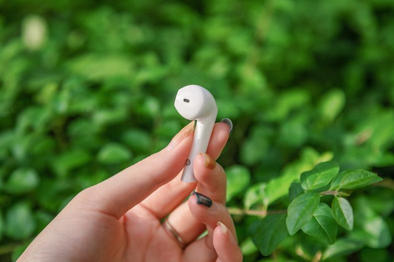 200块的有线耳机相当于无线耳机,200块的耳机跟50的耳机一样