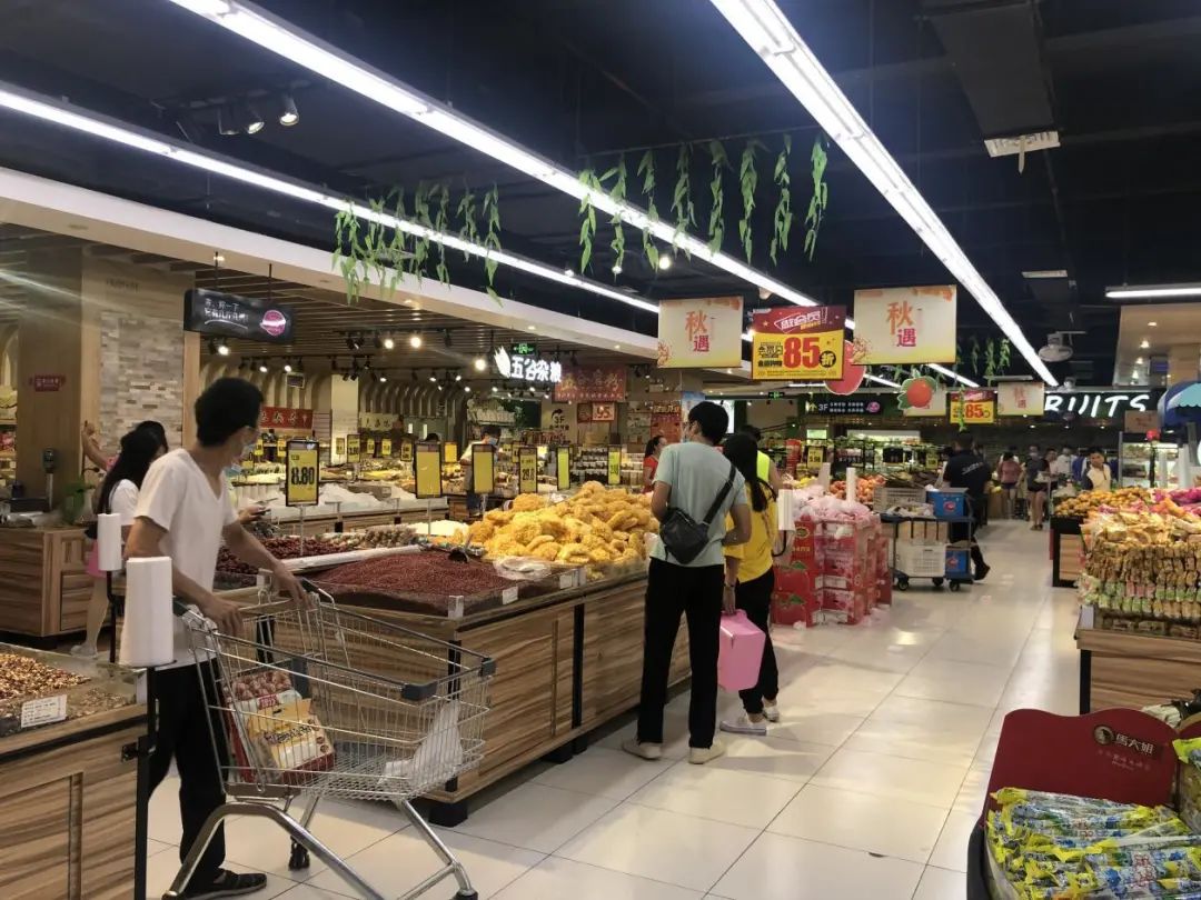 在大岗逛了一天，朋友决定买下这家店铺