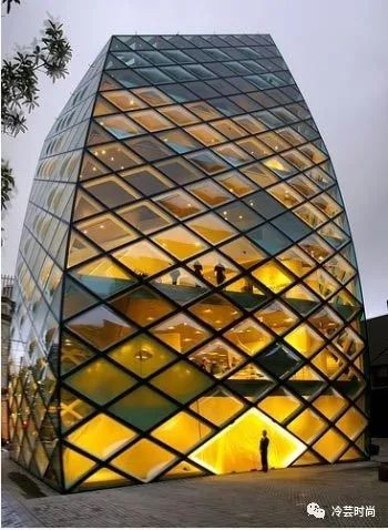 以建筑为主题的服装设计主题分析,服装设计建筑设计