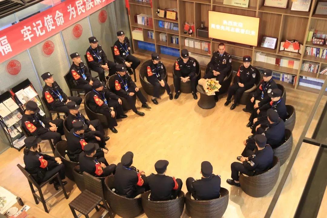 上海铁警全员待命,上海铁警坚守岗位图片