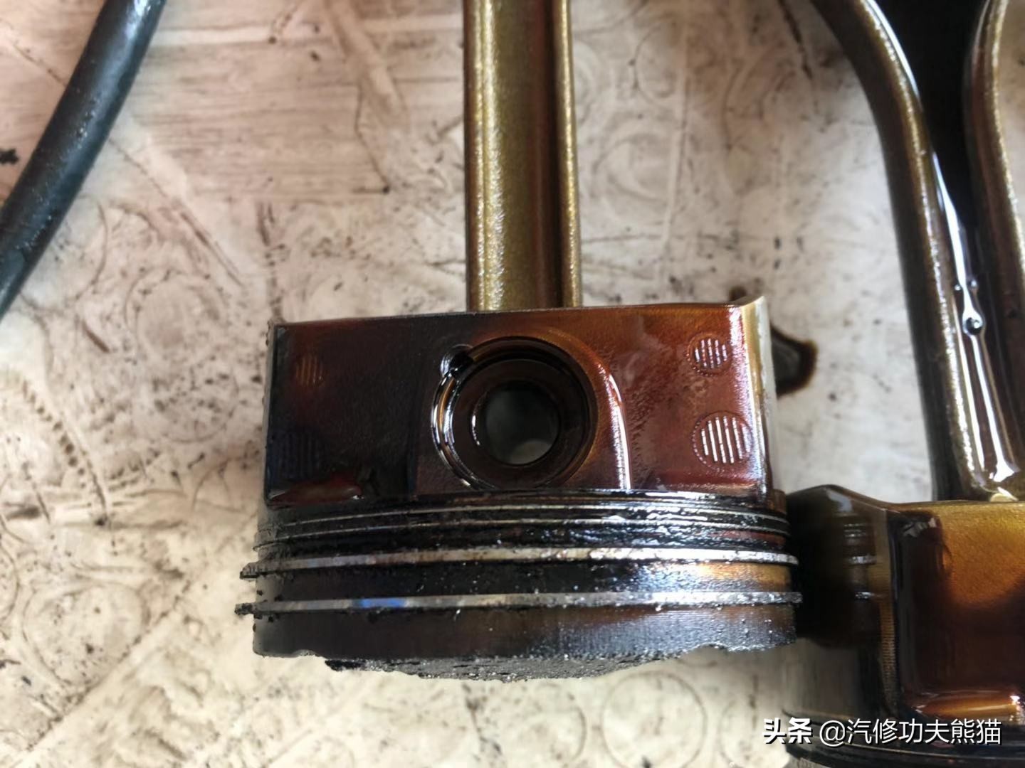 16款奥迪a6l2.5自吸发动机漏油,奥迪a6l2.4免拆烧机油处理靠谱吗