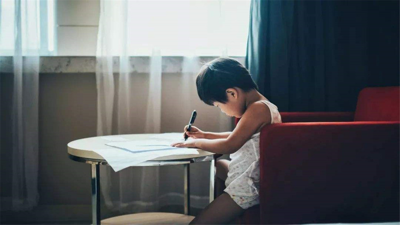 孩子会驼背怎么办,家小孩有点驼背怎么办