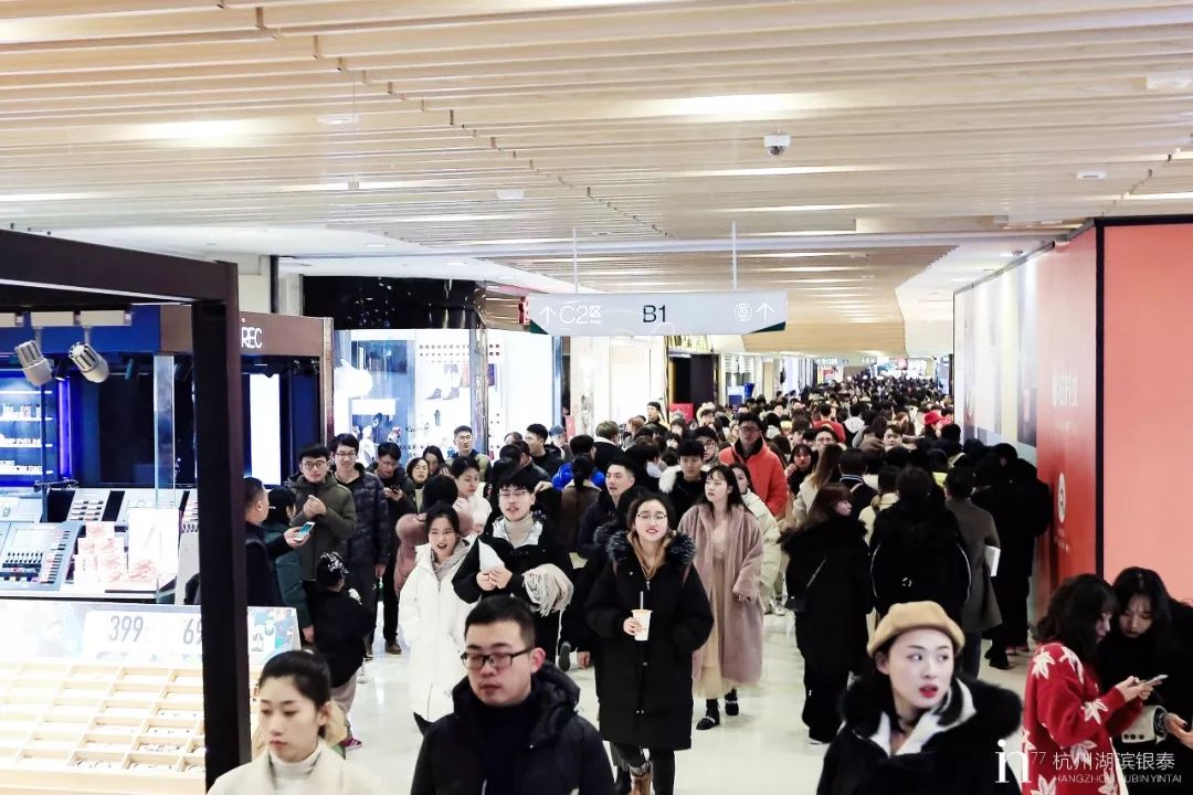 湖滨银泰in77每日客流量,杭州湖滨银泰in77销售额