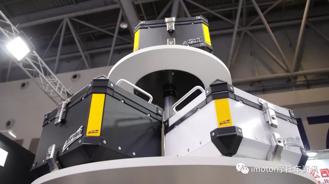 2019重庆摩展装备参展商热情高涨-SIX2骑行内衣发布十周年新品