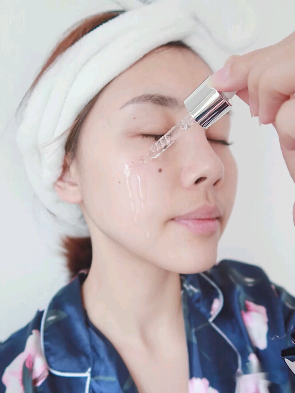 科颜氏淡斑精华液小白瓶精华,科颜氏美白提亮淡斑精华与小棕瓶