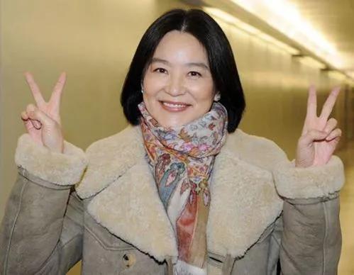 一代侠女插足秦汉婚姻，嫁豪门却独守空房，继女还深陷“*照门艳**”