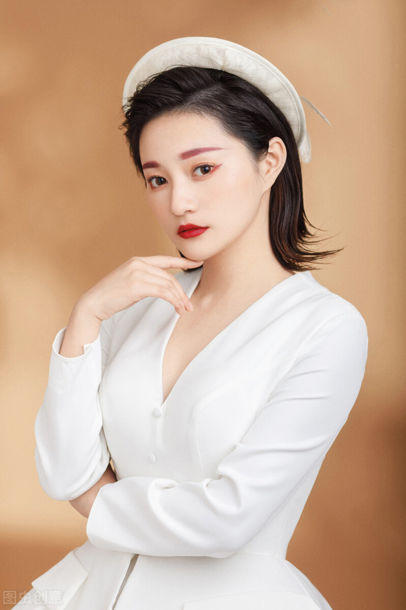 半夜醒来发现床上有一条小蛇,晚上看到一条蛇小说