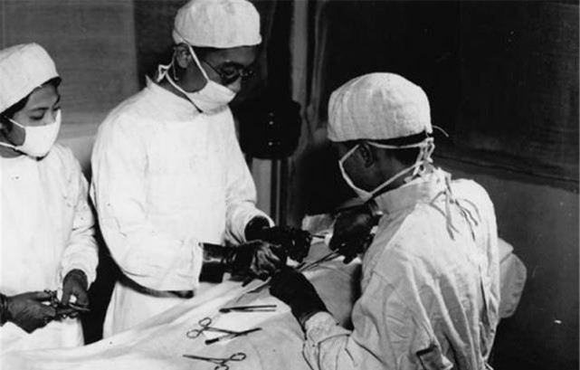 鍙傝皨闀垮彈浼や綇闄㈢湅涓婂皬鎶ゅ+鍏ㄩ泦,灏戝皢鍙椾激鎶㈡晳鍚庣画