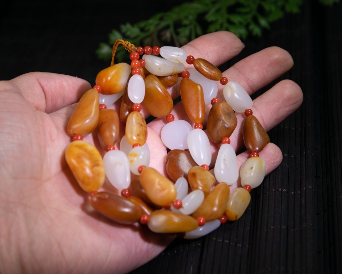 新疆和田玉籽料黄玉图片,和田玉黄玉和黄沁的区别