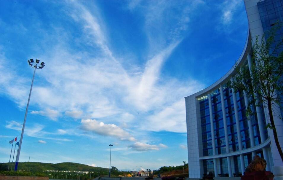 养老护理和育婴师哪个更有前景,养老护理职业前景权威讲解