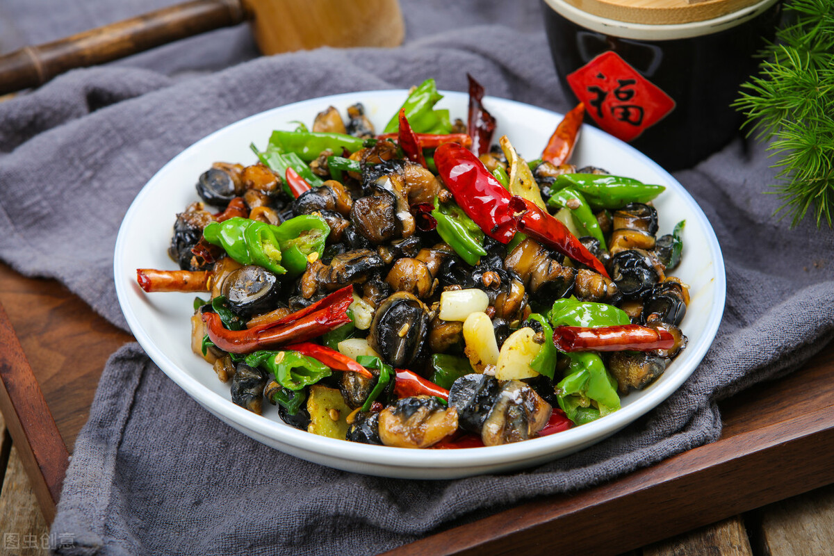 非洲人爱吃的大蜗牛，为何在我国泛滥也无人敢吃？这是有教训的