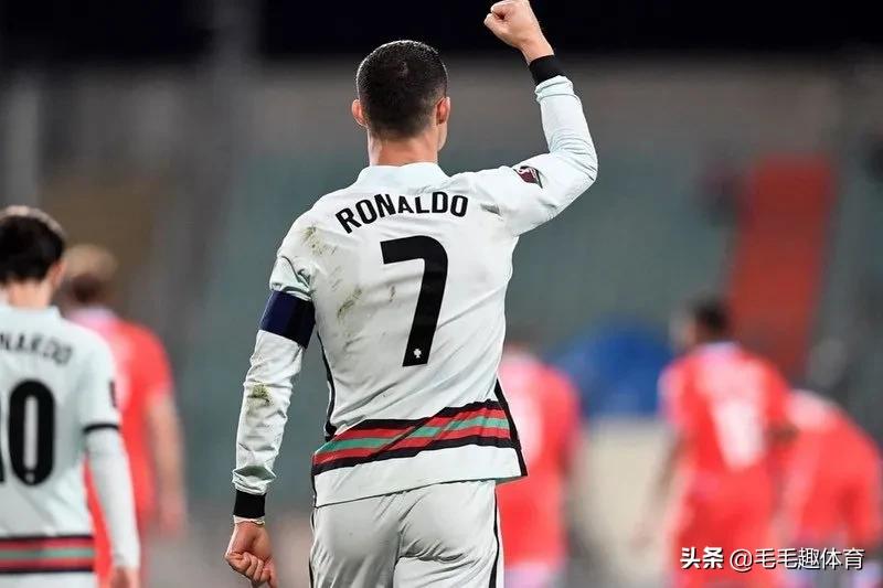 c罗怒摔队长袖标后续结果,c罗在哪支球队怒摔队长袖标