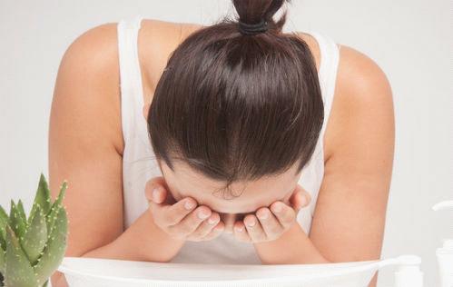 毛孔堵塞导致的爆痘应该怎么办,大腿毛孔堵塞起红疙瘩怎么解决