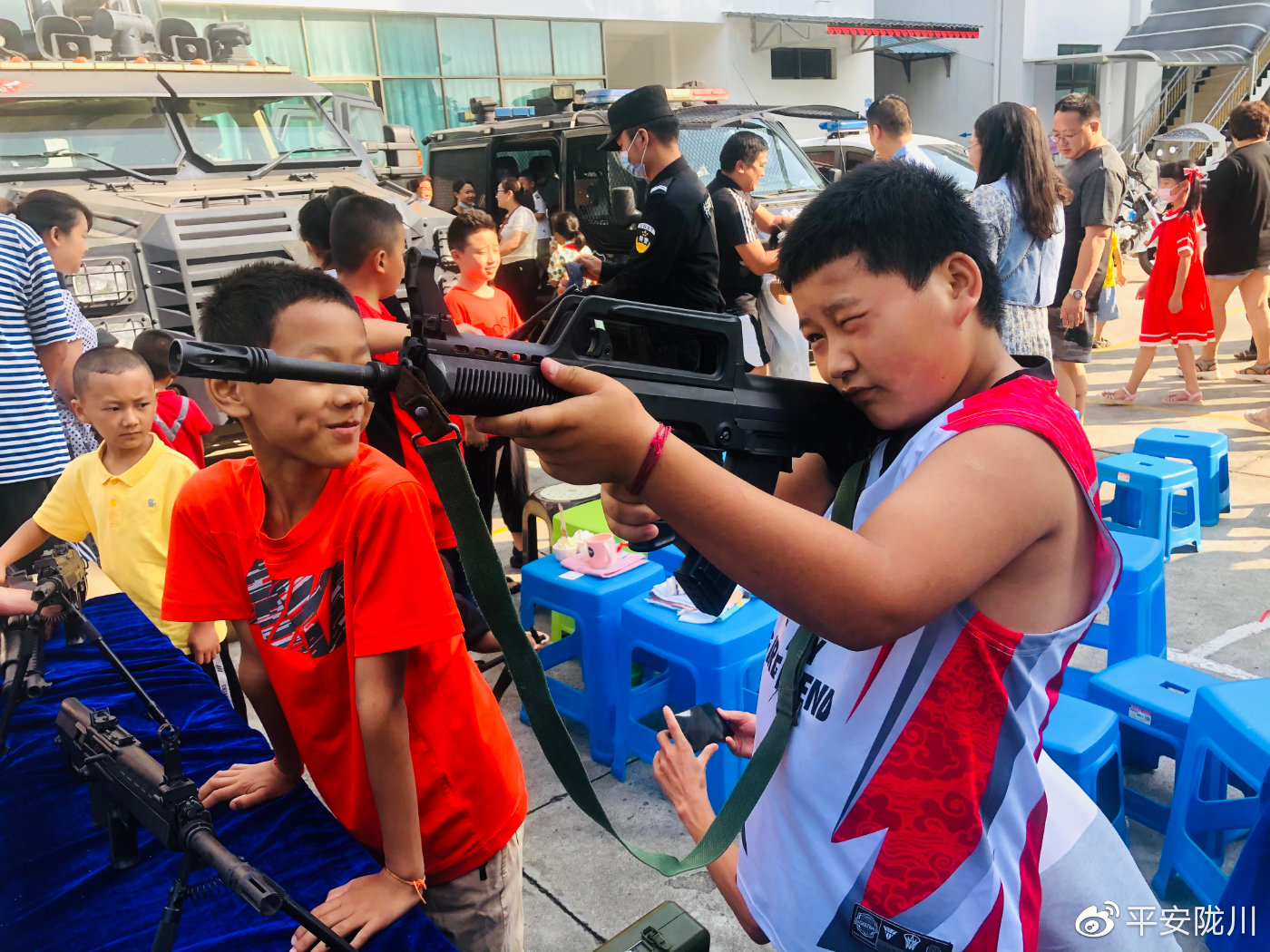 第一次走进警营过六一,迎六一进警营