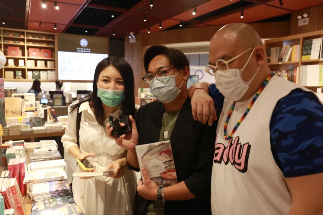 《喺咪松D先》加餐版！携手大旧Bob，带你周末哨街叉叉电~