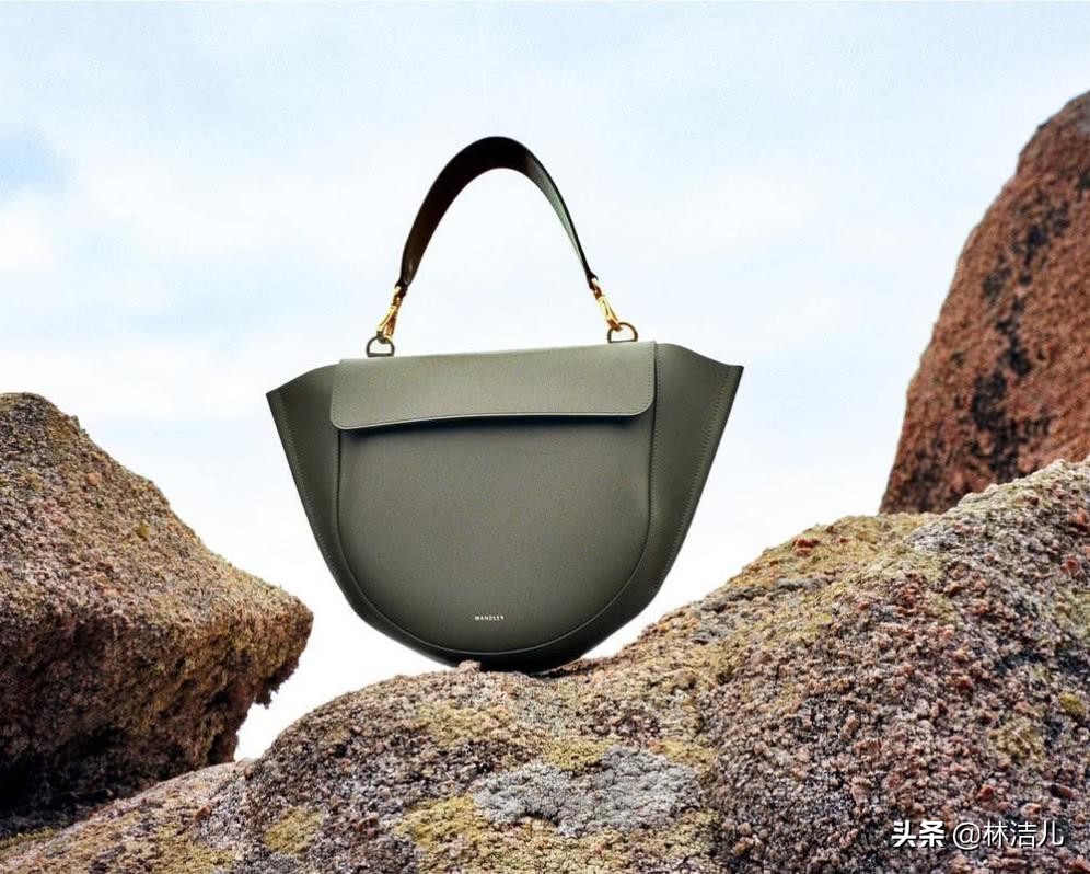 别再瞎买包包了原厂清仓大牌男包,别再沉迷大牌这5款小众品牌包包