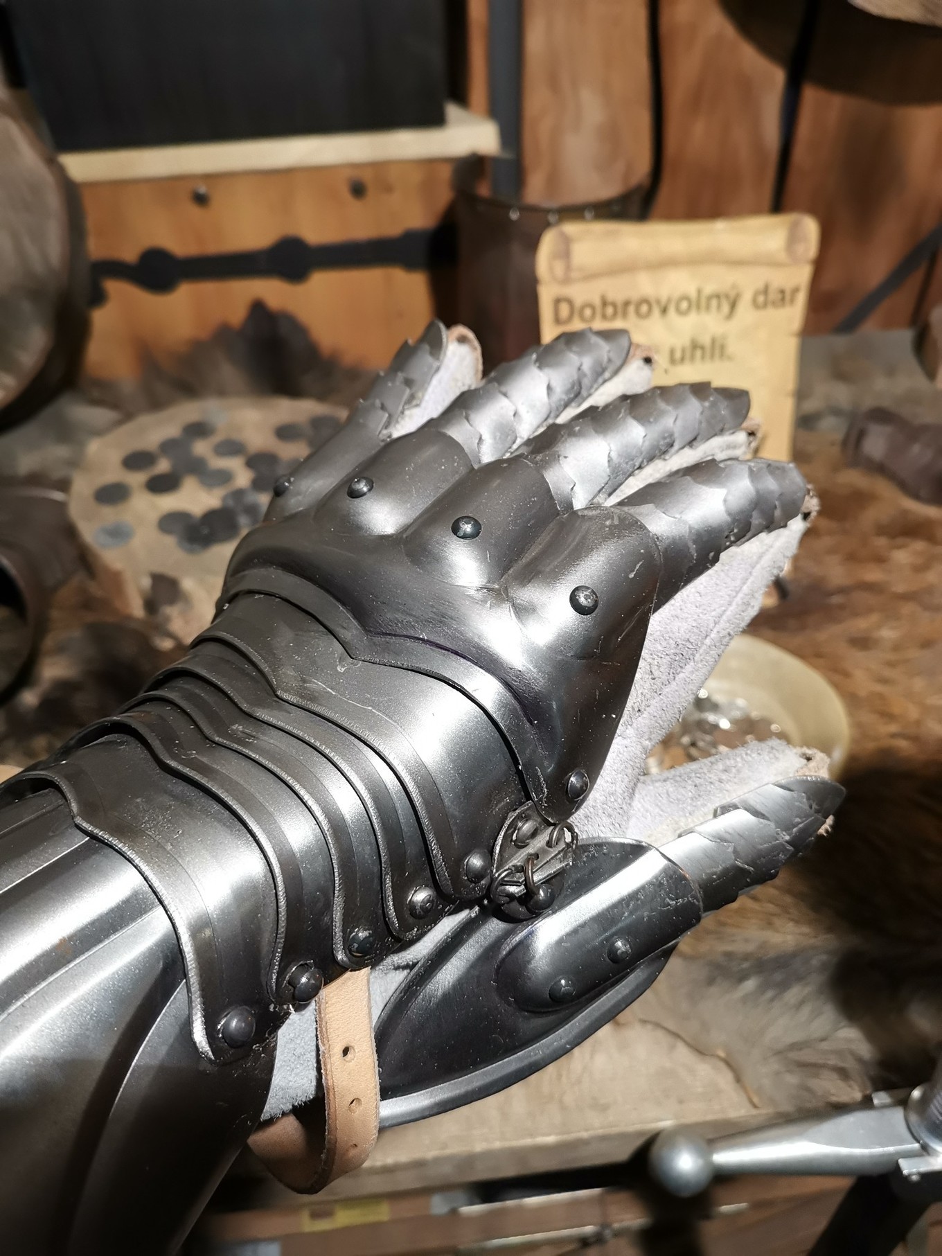 中欧美景美食自驾之旅在CK小镇亲手制作皮具纪念品