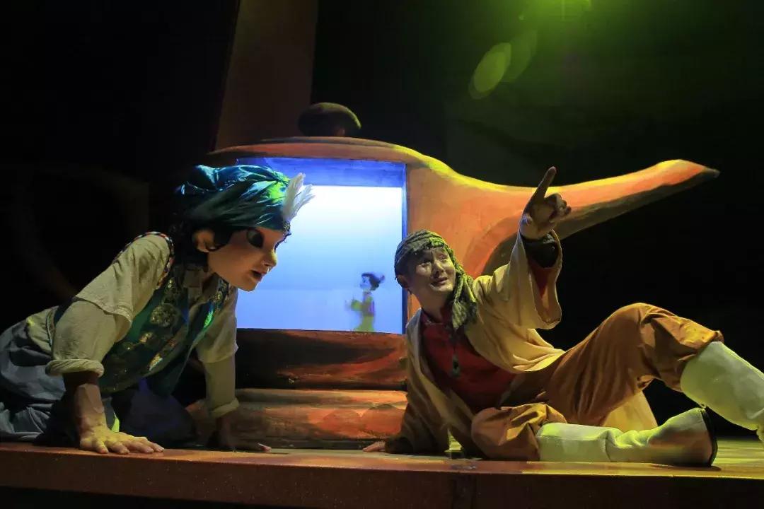 阿拉丁神灯中的飞毯来自于西亚吗,阿拉丁神灯的飞毯是怎么飞起来的