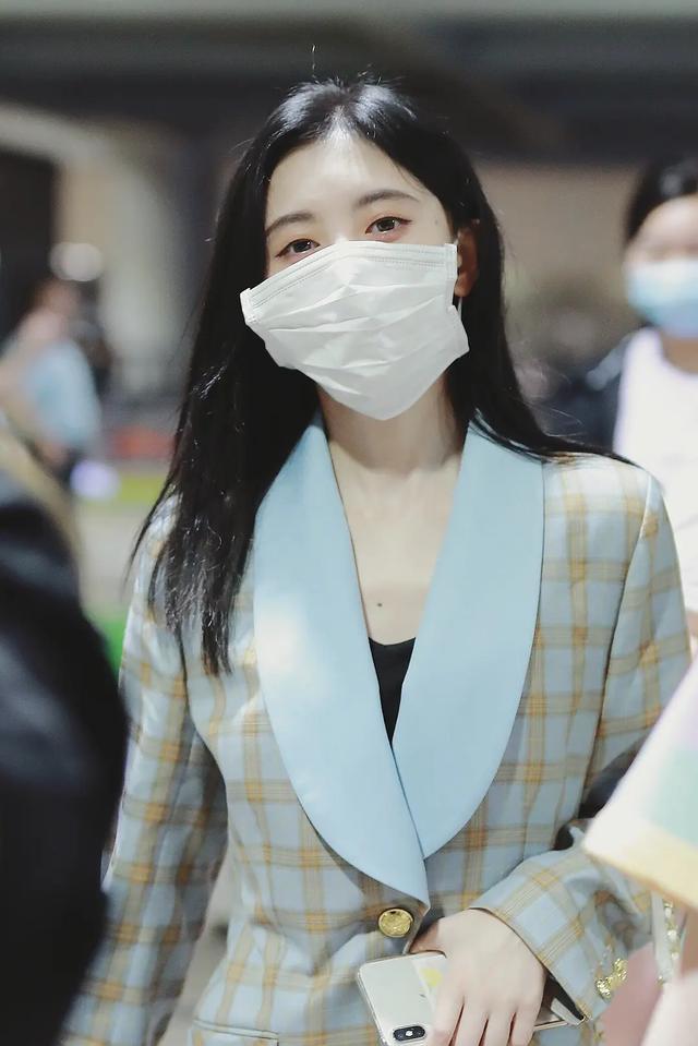 把迪拜土豪迷得团团转,怎么看待王思聪diss鞠婧祎