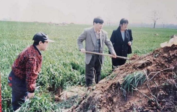 潇洒的奶奶是怎么来的,洒脱的老奶奶舞蹈视频