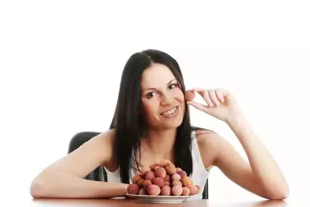 孕妇吃荔枝会引起宫缩吗,孕妇吃荔枝会滑胎吗