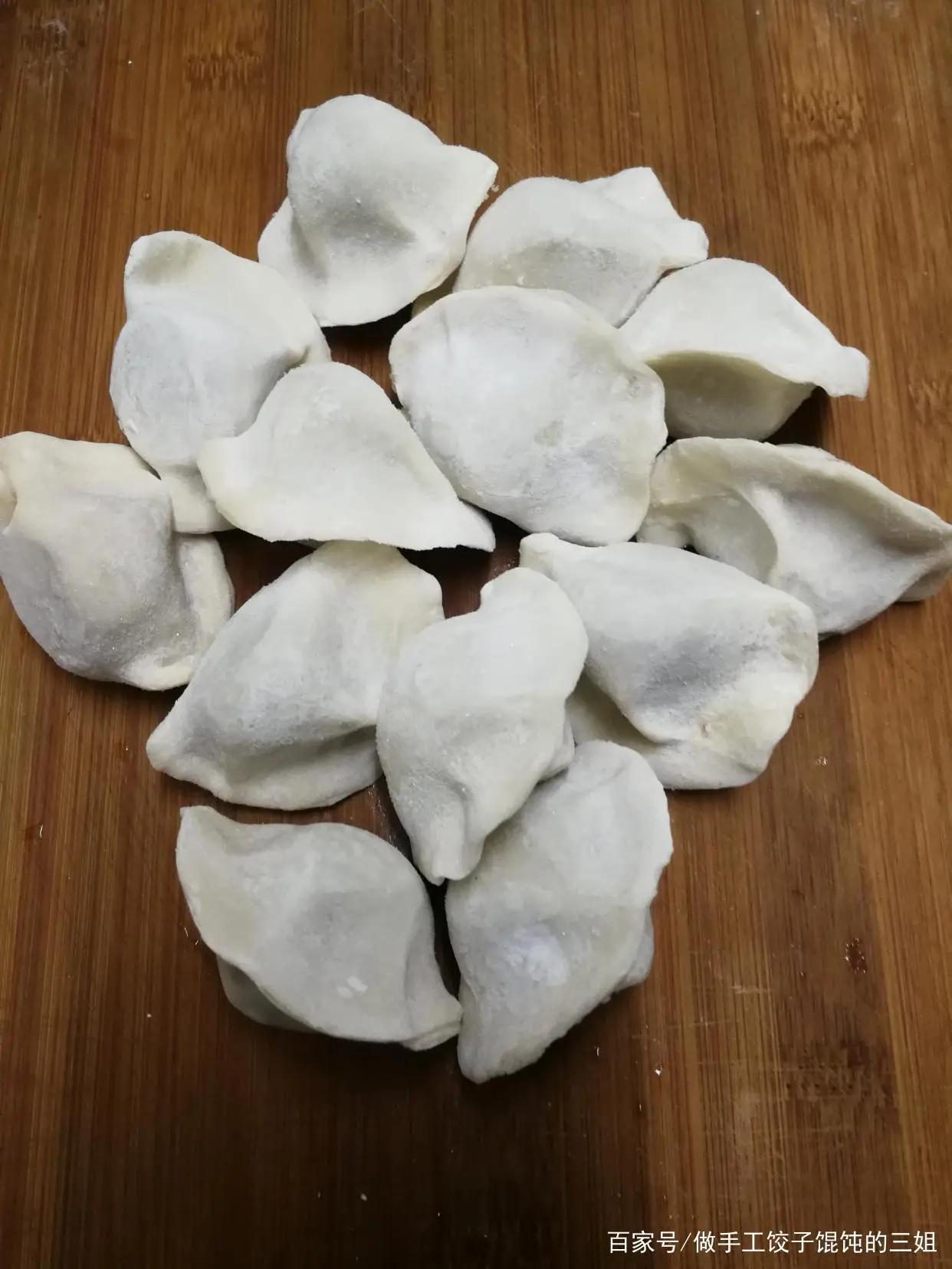 冻的饺子一煮就有裂纹,冻饺子裂纹是什么原因