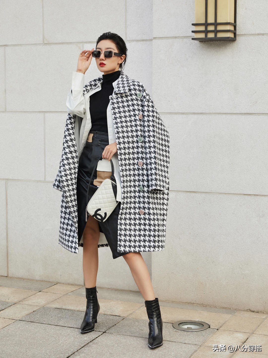 冬天“千鸟格大衣”怎么穿才高级？看看这些穿搭示范，保暖又显瘦